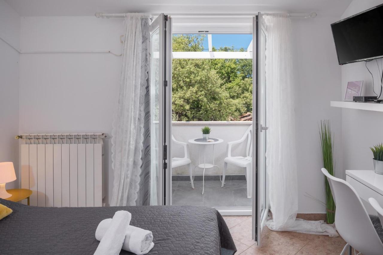 Martina Guest House Πόρετς Εξωτερικό φωτογραφία
