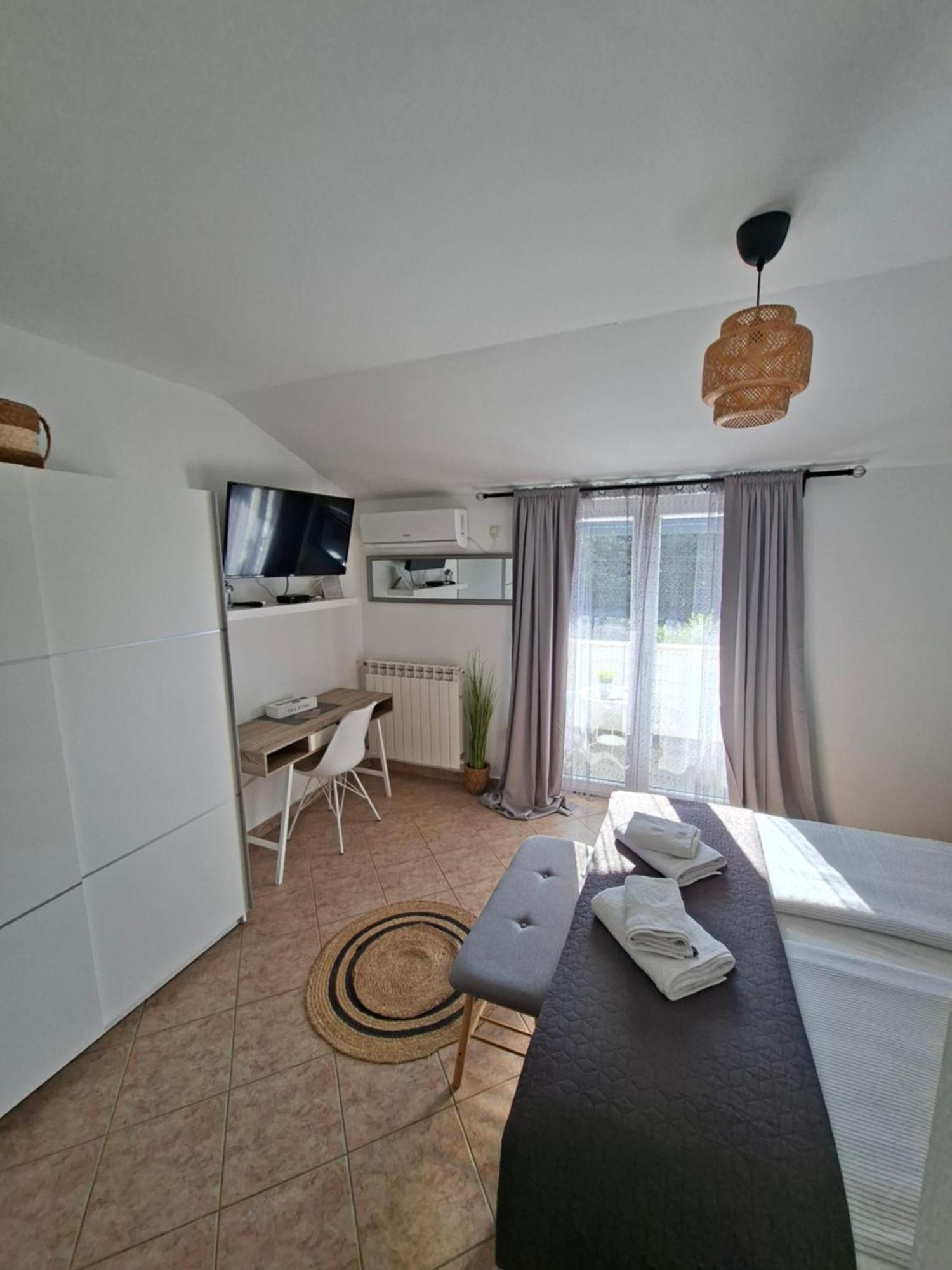 Martina Guest House Πόρετς Εξωτερικό φωτογραφία